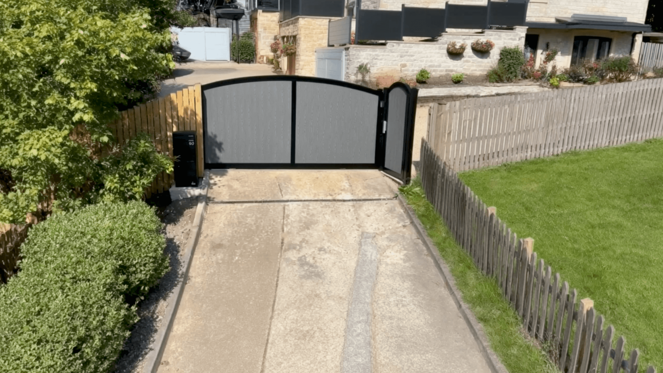Custom manual metal gates fabricated and installed in Halifax and West Yorkshire